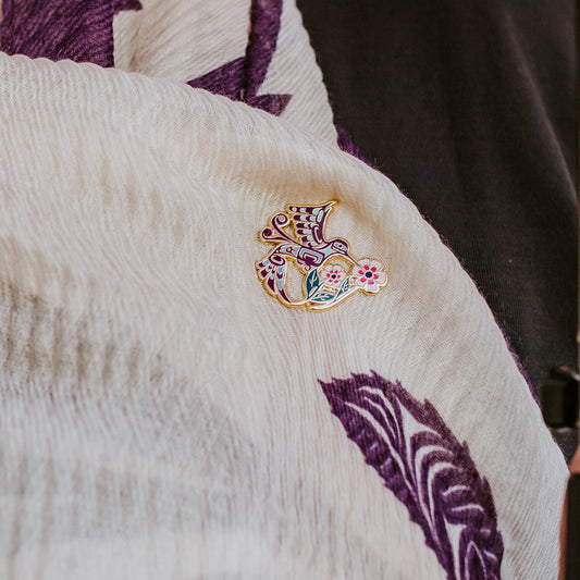 Decorative hummingbird pin 